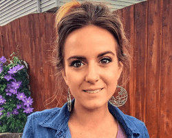 Женщина сменила профессию ради регулярного контакта с инопланетянами (фото)