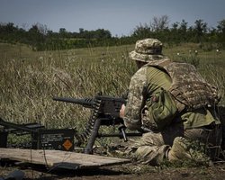 Идут бои в районе железной дороги: ВСУ оттесняют оккупантов от Клещиевки (видео и карта)