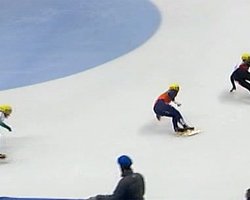 Голландский конькобежец взял "золото" Олимпиады на дистанции 1 км