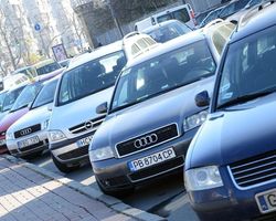 Таможня передала сотни конфискованных автомобилей для армии