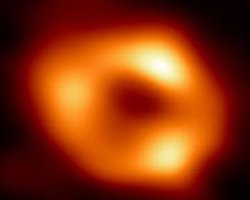 Сверхмассивная черная дыра в центре Млечного Пути делает то, чего от нее не ожидали (фото)