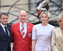 В цветах флага Монако: княгиню Шарлен и князя Альбера II приняли в Елисейском дворце (фото)