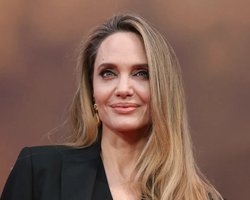 Джолі ні з ким не зустрічається після розлучення з Піттом: у чому причина