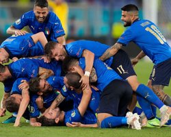 Дубль Локателлі і гол Іммобіле принесли Італії перемогу над Швейцарією в матчі Євро-2020