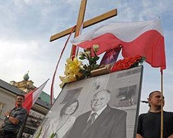 Исчез крест, установленный после гибели Качиньского 