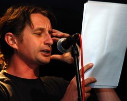 Карпа и Жадан будут пикетировать Януковича в Берлине