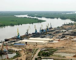 Привезли компоненти для "Шахедів" та боєприпаси з Ірану: ЗСУ уразили судно РФ у порту "Оля"