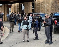 Теракт в еврейской школе: авто, протаранившее синагогу, было набито взрывчаткой, — CNN