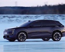 Ціна $35 000 і запас ходу 750 км: недорогий електрокросовер Audi помітили на тестах (фото)