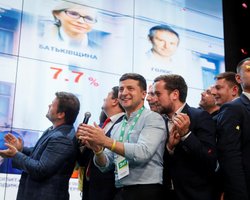 "Слуга народа" затевает демократический альянс. С кем победитель выборов будет формировать коалицию