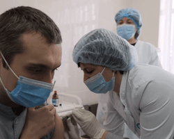 В "Феофании" вакцинировали блогеров под видом медработников, – СМИ