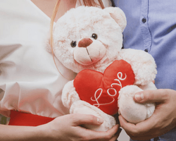 Привітання з Днем святого Валентина своїми словами: найкращі листівки та картинки