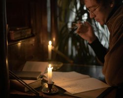 Графики отключений света на 12 февраля: кто сегодня будет сидеть без электричества по 17 часов