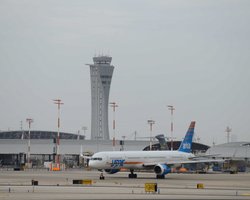 "Бесполетная зона": иностранные авиакомпании отменяют полеты в Израиль (фото)