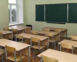 Опрос: родители школьников заявляют о массовых поборах