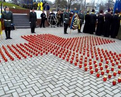 В украинских городах почтили память жертв Голодомора 