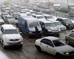 Из-за снегопада Киев остановился в пробках