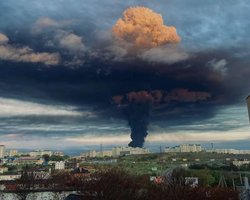 Взрывы на нефтебазе в Севастополе. У россиян начинается "горячий курортный сезон", — Генштаб ВСУ