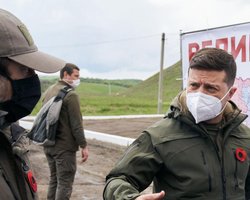 Зеленский считает, что жители ОРДЛО и Крыма могут получать паспорта РФ и голосовать на "выборах"