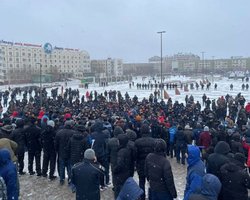 В Казахстане протестующие против цен на газ требуют отставки президента и правительства (видео)