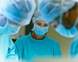 Учебные заведения присылают в ТЦК списки выпускниц-медиков: что известно