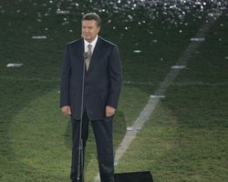 Янукович назвал положительное решение УЕФА авансом для Украины