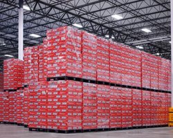 Budweiser показал гору пива, которую пришлось изъять из-за запрета в Катаре