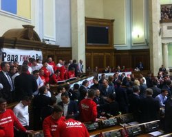 Лидеры фракций парламента проводят совещание в кабинете Рыбака