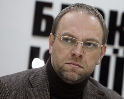 Суд лишил Власенко депутатского мандата