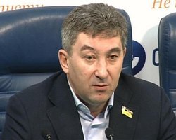 Разгневанная толпа поймала под Радой нардепа от ПР