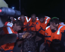 "Шоу завершилось": армия Израиля высадилась на судно Греты Тунберг и арестовала ее (видео)