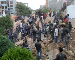 Землетрясение в Непале: около 1000 погибших, еще 1,7 тыс раненых