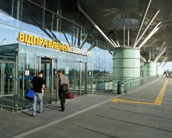 В "Борисполе" полицейские разоблачили восемь человек с фейковыми ковид-сертификатами