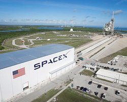 SpaceX получила первый контракт от Пентагона на запуск спутника
