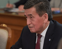 В Киргизии запустили процедуру импичмента президенту Жээнбекову