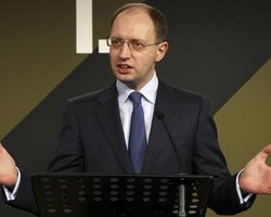 Яценюк уверяет, что у Януковича есть все инструменты для освобождения Тимошенко