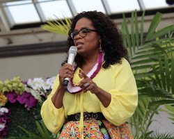 Угроза цунами на Гавайях: известная ведущая перегородила людям дорогу (видео)