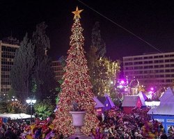 Кризис в Греции: Афины остались без главной рождественской елки