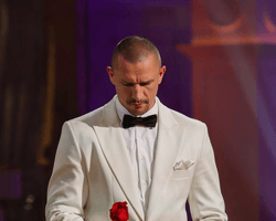 "Холостяк" Цимбалюк показався зі своїми батьками: хто вони (фото)