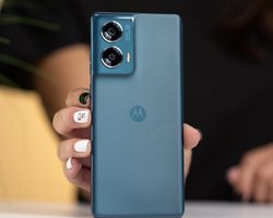 Компания подарила сотрудникам смартфоны, которые их разозлили: в чем дело (фото)