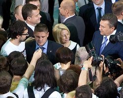 Пик доверия к власти Януковича прошел, -  исследование TNS