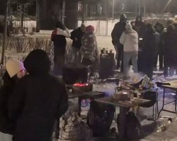 На фоне блэкаутов и без тепла: киевляне продолжают устраивать вечеринки на морозе, — соцсети (видео)