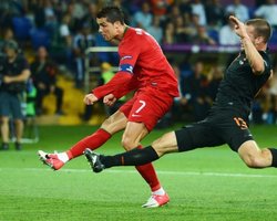 Евро 2012. Португалия выходит в плей-офф