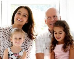 Дружина важкохворого Брюса Вілліса показала доньок актора: як вони виглядають (фото)