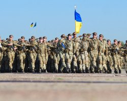 Военным могут разрешить выезжать из Украины: условия и сроки поездок