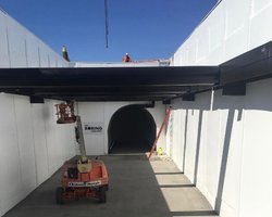 Илон Маск показал прототип скоростного туннеля под Лос-Анджелесом