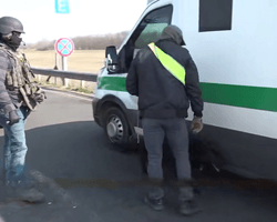 Инкассаторов в Венгрии удерживают "незаконно": в "Ощадбанке" объяснили, кому принадлежат деньги и золото