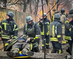 Ракетный обстрел Одессы: оккупанты ударили по спасателям, которые искали людей под завалами