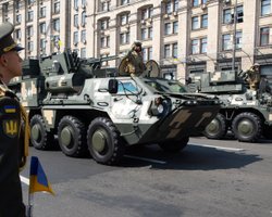 Новая техника, собаки и курсантки без каблуков: как прошел парад в День Независимости 2021