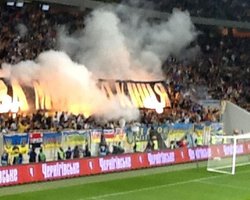 На матче между Украиной и Чехией болельщики выступили в поддержку украинского языка